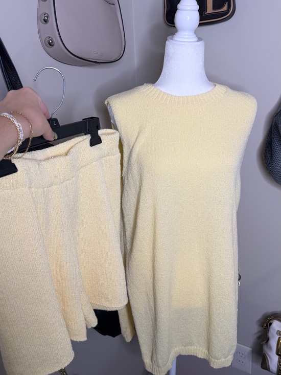 Nenona Sweaters - NWT Nenona Soft Knit Sleeveless Sweater/Short Set in Pale Yellow - Size M